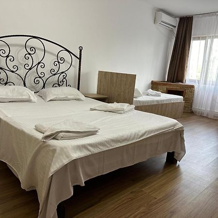 Pensiune Restaurant Rustic Rm Sarat Râmnicu Sărat Kültér fotó